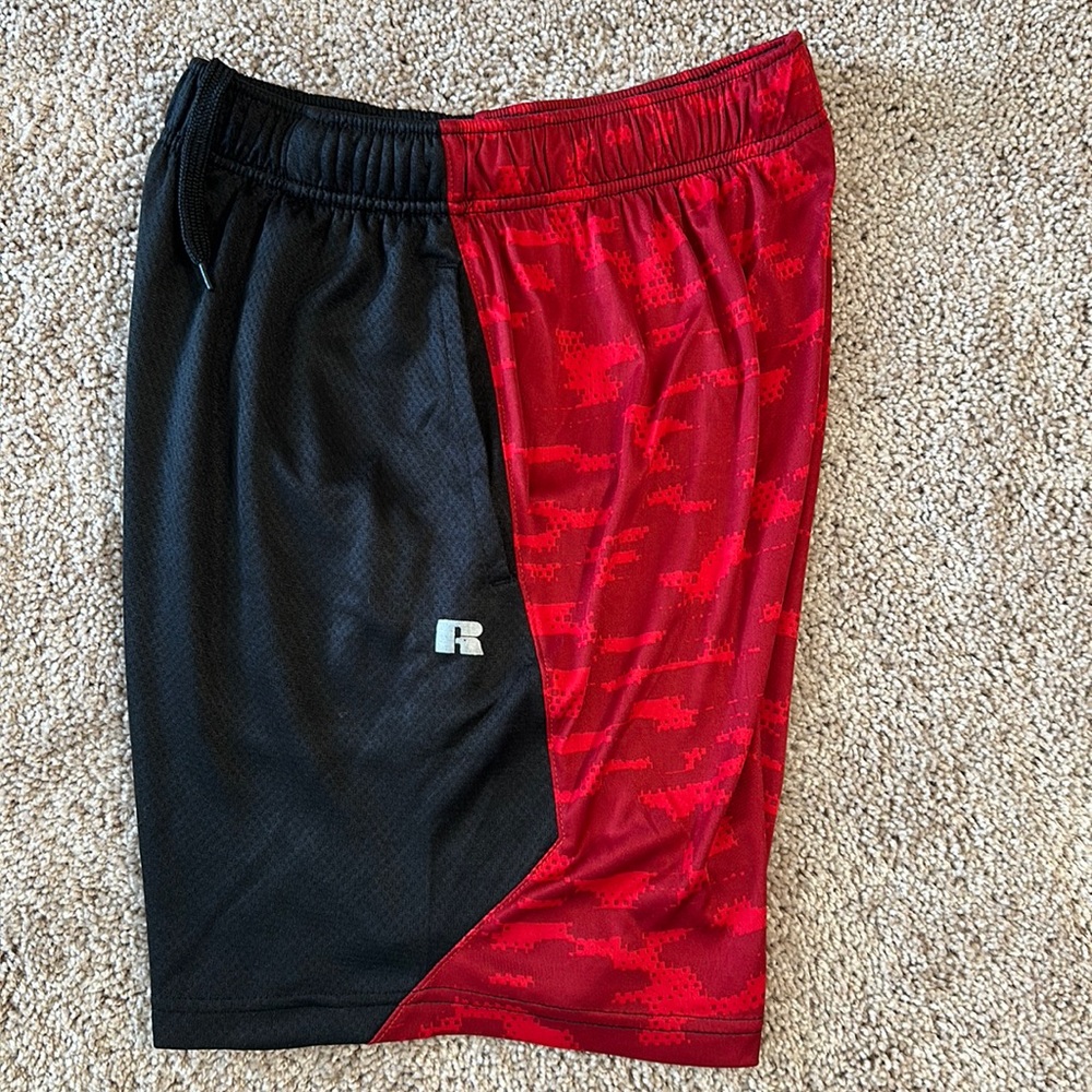 Russel athletic gym shorts. Size medium. Very good used condition. No fl…